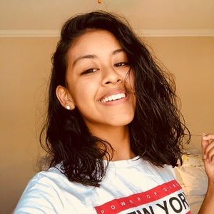 Meet your Posher, Alexis